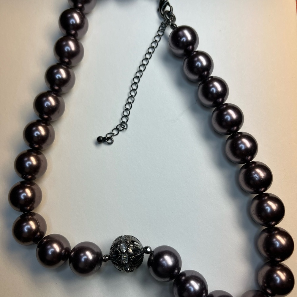 Synthetic black pearl necklace